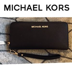 Michael Kors Wrislet Wallet